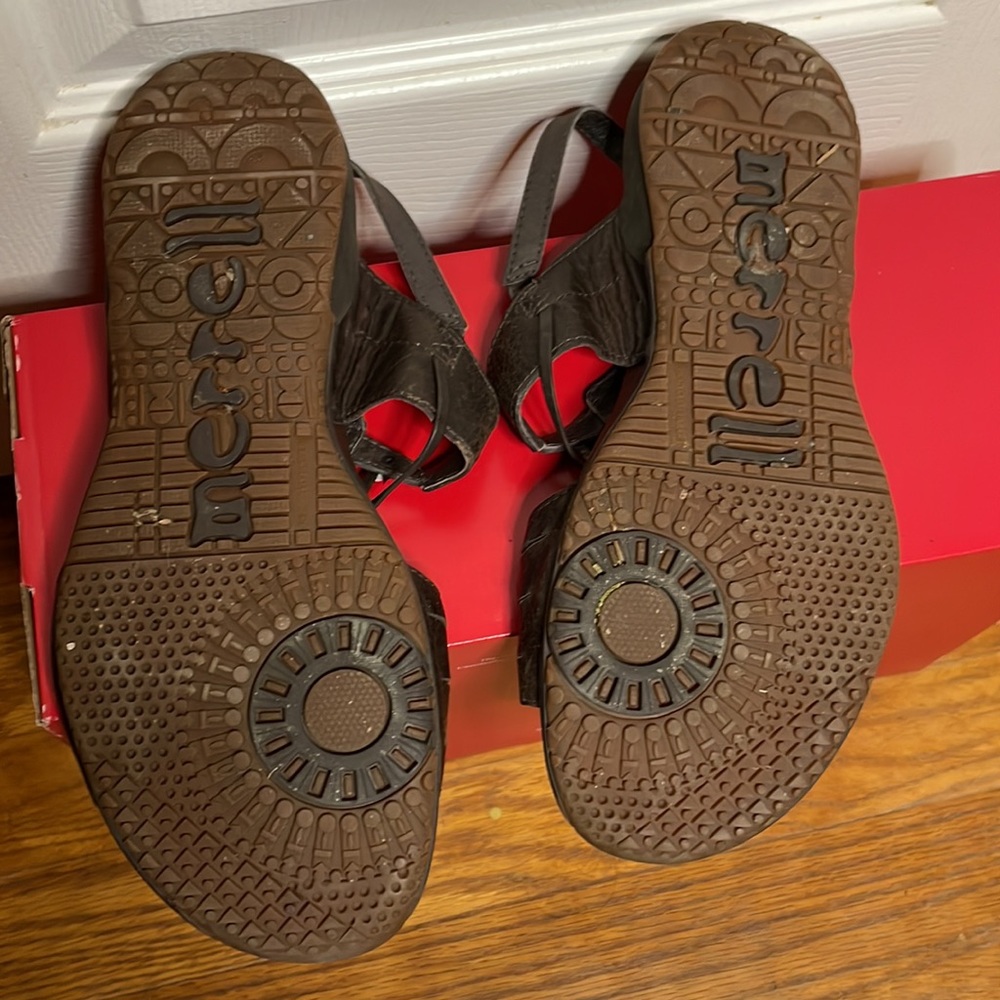 Merrell Sandles - Picture 2 of 3